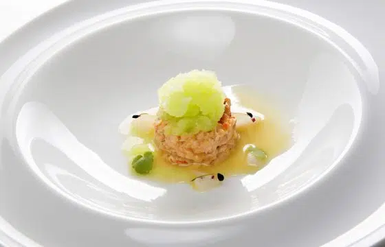 Crab -Tartar mit Ahornsirup und Litschi