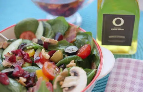 SALAT mit glänzender Kirschvinaigrette – Wo das Olivenöl herkommt