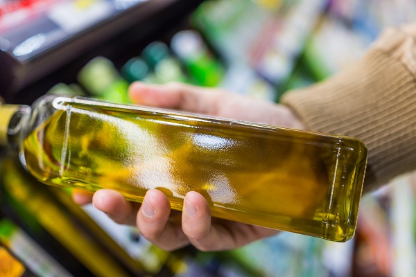 Wie das kalte Wetter Olivenöl in Haushalten und Supermärkten beeinflusst